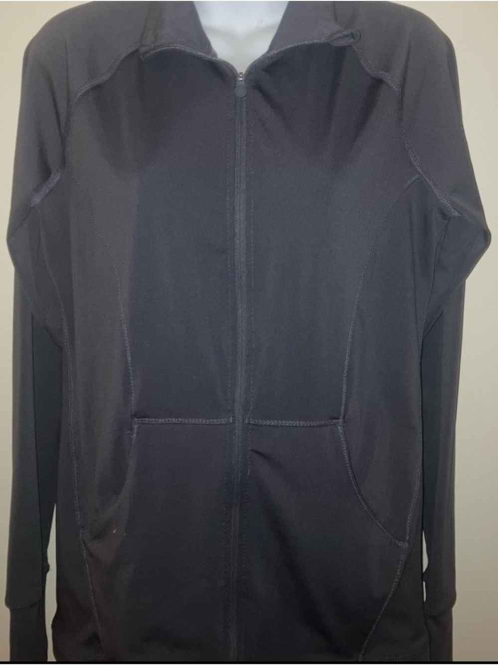 SKORA Women’s Long Sleeved Front Zip Jacket